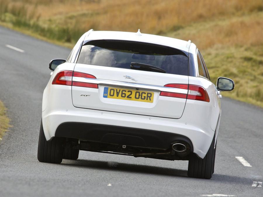  Jaguar XF Sportbrake 2012 года  (UK) (фото 6 из 13)